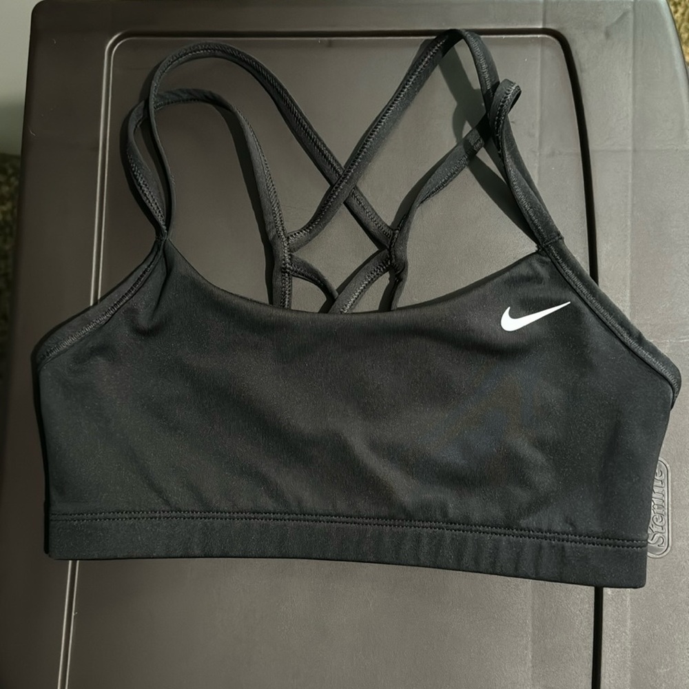 Women’s Nike dri fit sports bra
